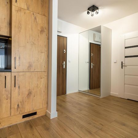 Apartament Near Sky Tower ヴロツワフ エクステリア 写真